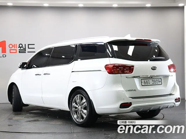 Kia Carnival 2018 thumb 4