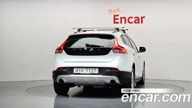 Volvo V40 2018 thumb 4