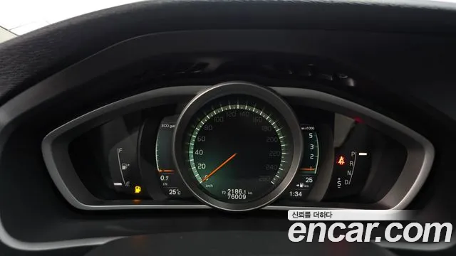 Volvo V40 2018 thumb 8