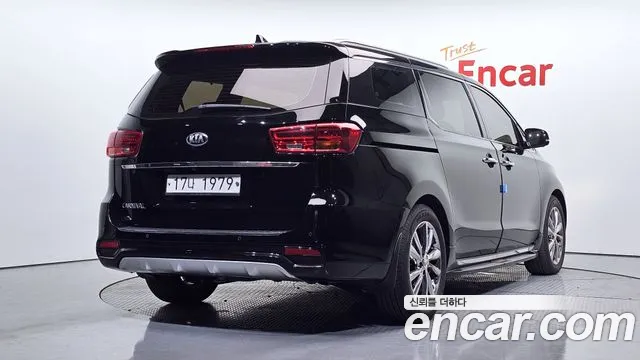 Kia Carnival 2019 thumb 2
