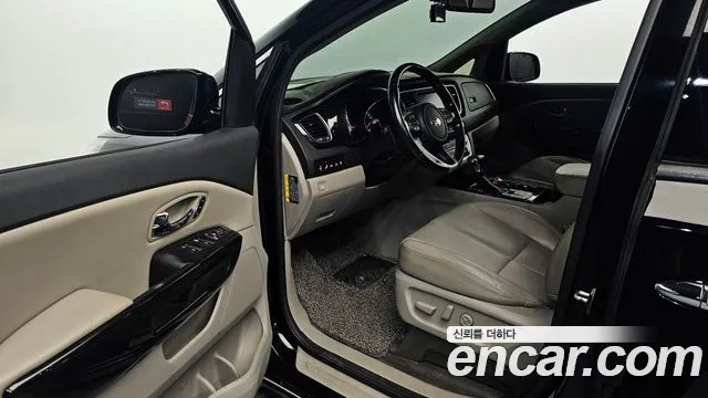 Kia Carnival 2019 thumb 10