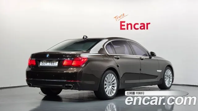 BMW 7-Series 2012 thumb 2