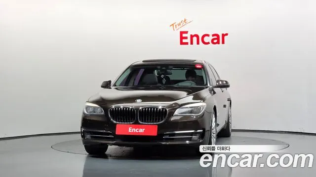 BMW 7-Series 2012 thumb 3
