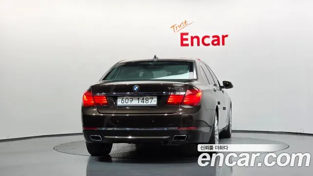 BMW 7-Series 2012 thumb 4