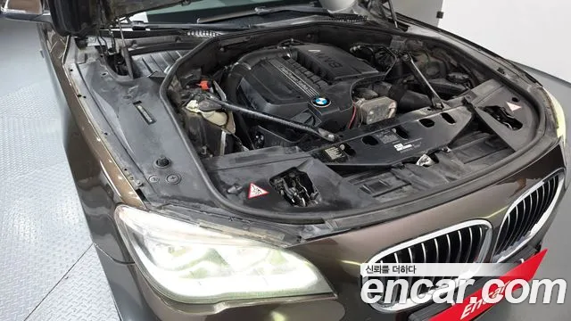 BMW 7-Series 2012 thumb 6