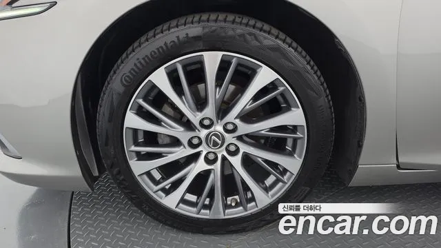 Lexus ES 2019 thumb 5