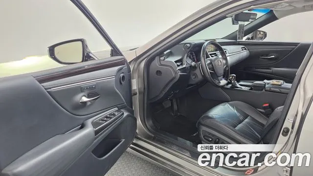 Lexus ES 2019 thumb 10