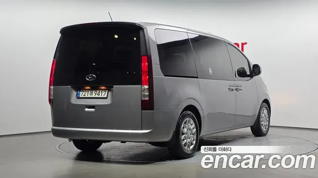Hyundai Staria 2023 thumb 2