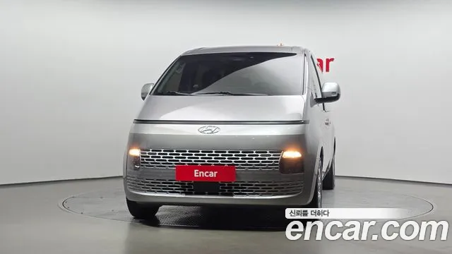 Hyundai Staria 2023 thumb 3