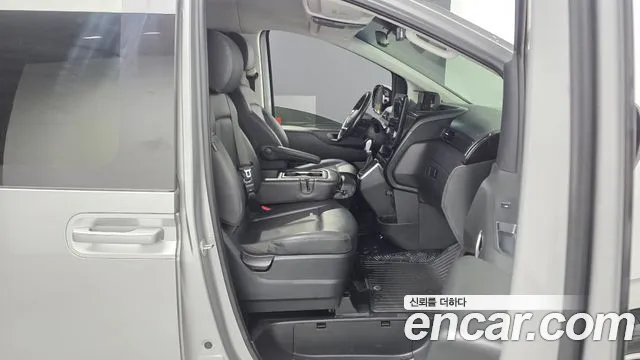 Hyundai Staria 2023 thumb 11
