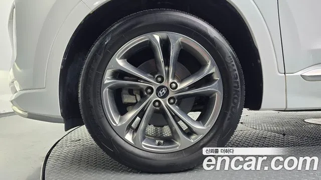 Hyundai Santa Fe 2018 thumb 5