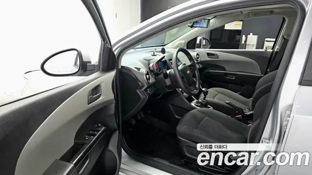 ChevroletGMDaewoo Aveo 2015 thumb 11
