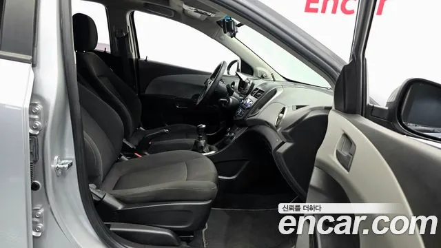 ChevroletGMDaewoo Aveo 2015 thumb 12