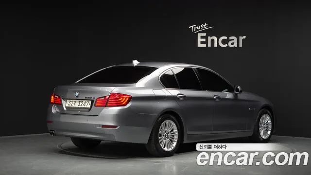 BMW 5-Series 2015 thumb 2
