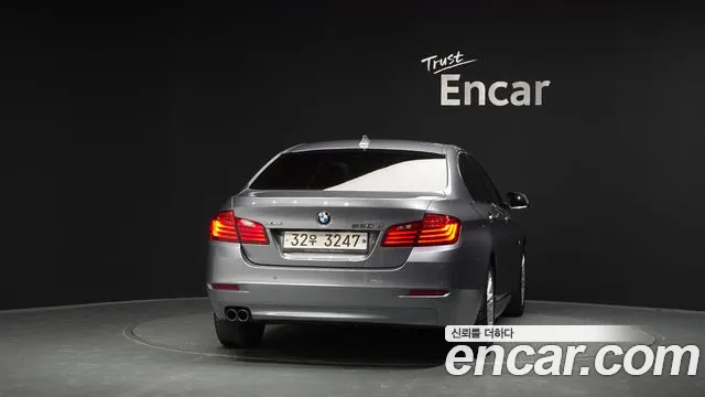 BMW 5-Series 2015 thumb 4