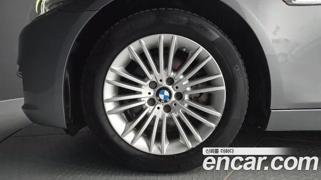 BMW 5-Series 2015 thumb 5