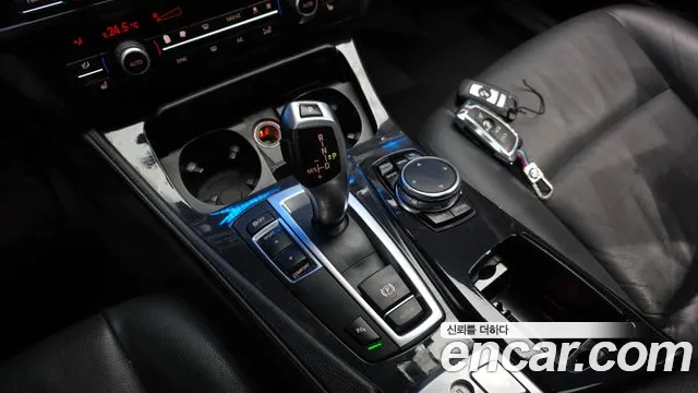 BMW 5-Series 2015 thumb 9
