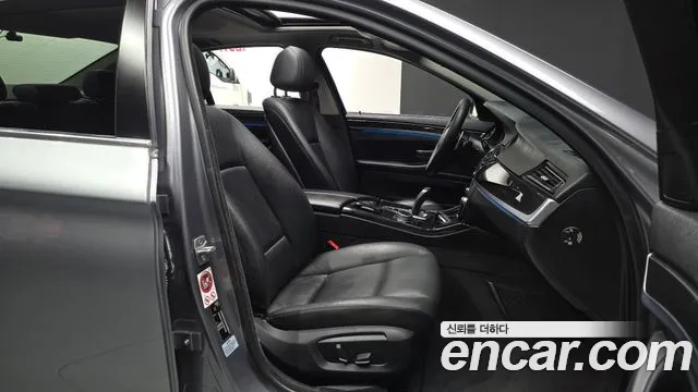 BMW 5-Series 2015 thumb 11