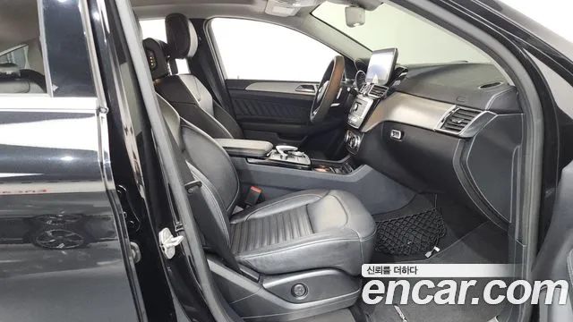 Mercedes-Benz GLE 2016 thumb 11