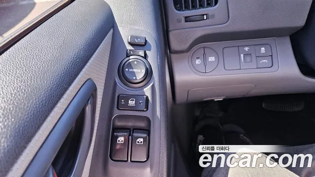 Hyundai Starex 2017 thumb 10