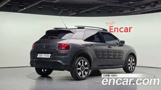 DS C4 CACTUS 2017 thumb 2