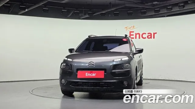 DS C4 CACTUS 2017 thumb 3