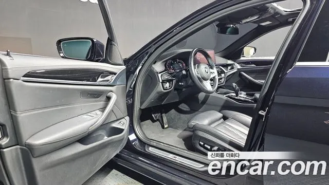 BMW 5-Series 2021 thumb 10