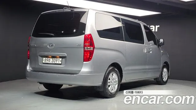 Hyundai Starex 2017 thumb 2