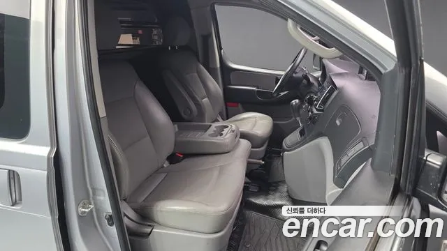 Hyundai Starex 2017 thumb 11