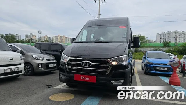 Hyundai Staria 2024 thumb 2