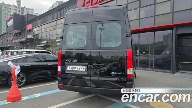 Hyundai Staria 2024 thumb 3