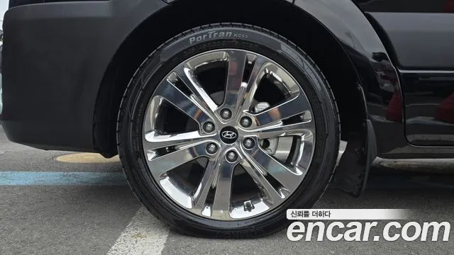 Hyundai Staria 2024 thumb 4