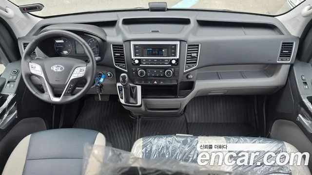 Hyundai Staria 2024 thumb 6