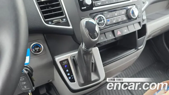 Hyundai Staria 2024 thumb 8