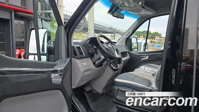 Hyundai Staria 2024 thumb 9