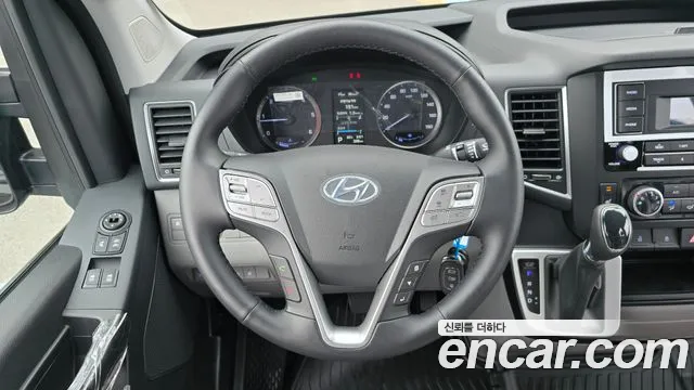 Hyundai Staria 2024 thumb 11