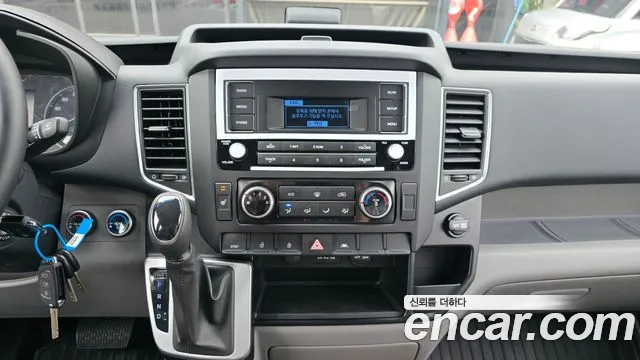 Hyundai Staria 2024 thumb 12