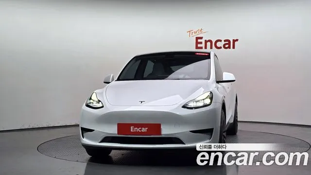 Tesla Model Y 2023 thumb 2