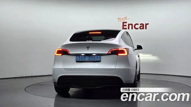 Tesla Model Y 2023 thumb 3