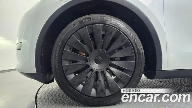 Tesla Model Y 2023 thumb 4