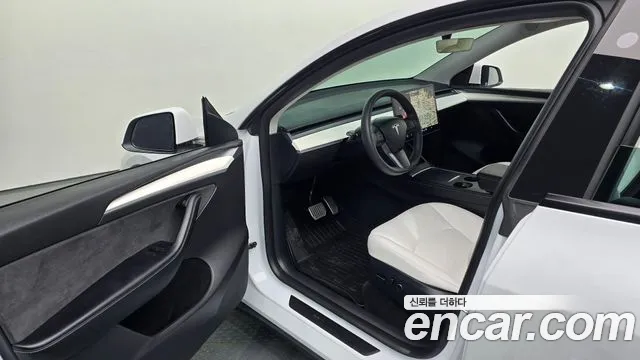 Tesla Model Y 2023 thumb 10