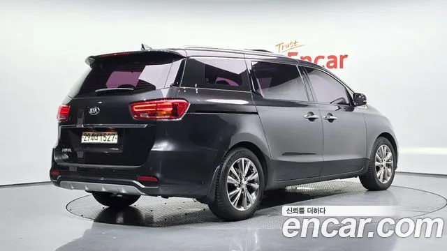 Kia Carnival 2018 thumb 2