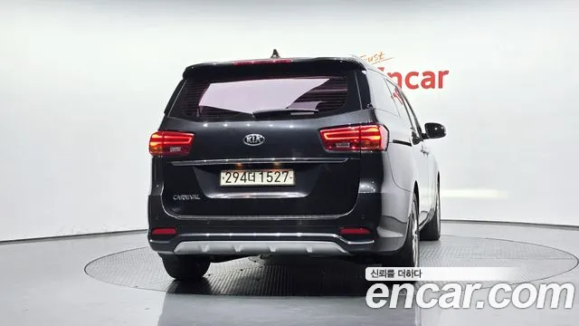 Kia Carnival 2018 thumb 4