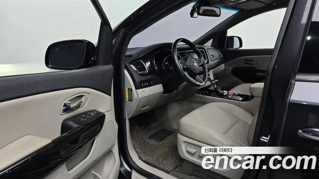 Kia Carnival 2018 thumb 10