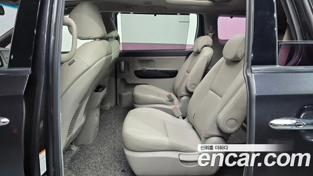 Kia Carnival 2018 thumb 11