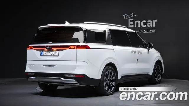 Kia Carnival 2023 thumb 2