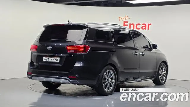 Kia Carnival 2018 thumb 2