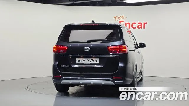 Kia Carnival 2018 thumb 4
