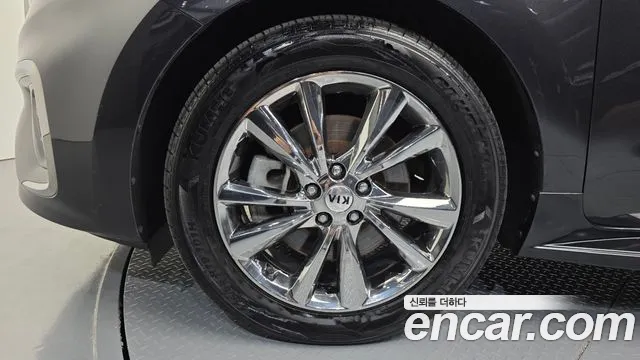 Kia Carnival 2018 thumb 5