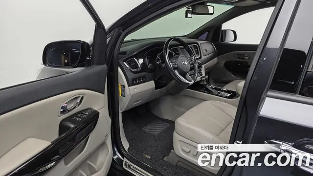 Kia Carnival 2018 thumb 10
